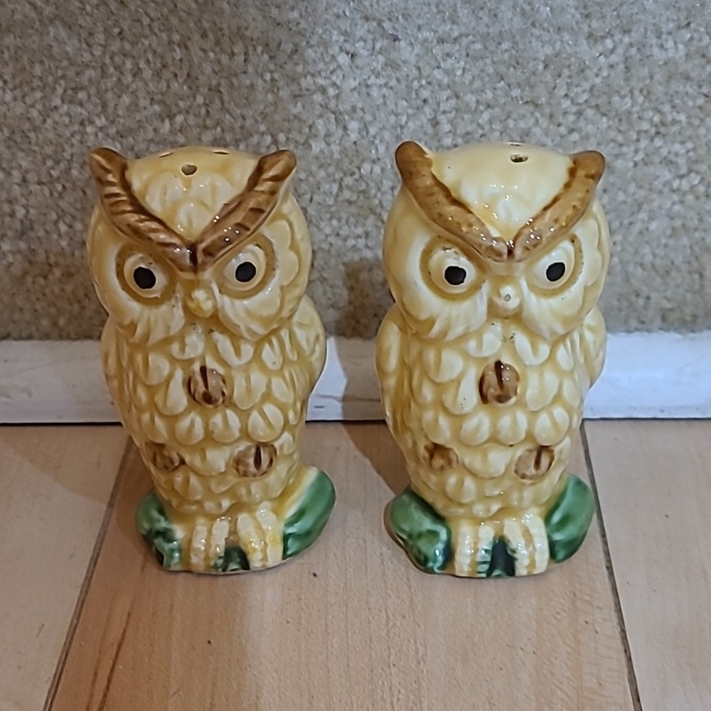 Vintage owl salt and pepper shakers, made in Japan